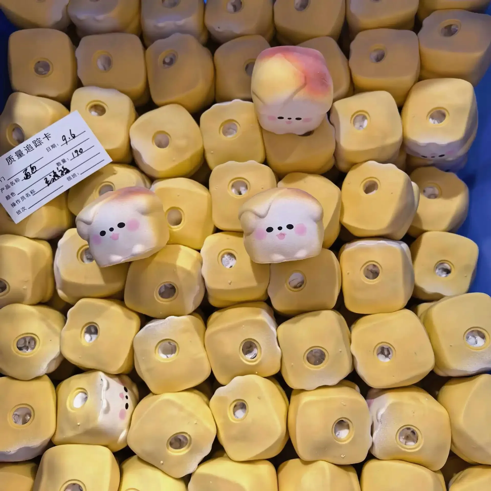 Niedlicher knuspriger Käse-Welpen-Pizza-Baustein, handgemachter Knisterball zur Stresslinderung, weicher Entspannungsspielzeug, Geschenk für Erwachsene – Detail 4