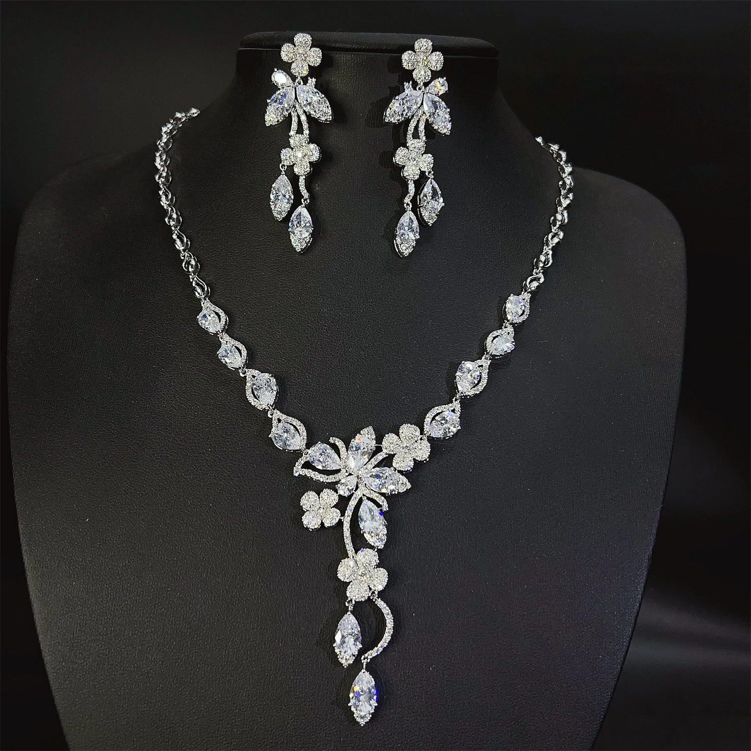 

2pcs Jewelry Sets Necklace Earrings Flower Butterfly White Zirconia Shiny Luxury Jewelry Dinner Party Wedding Anniversary Gift