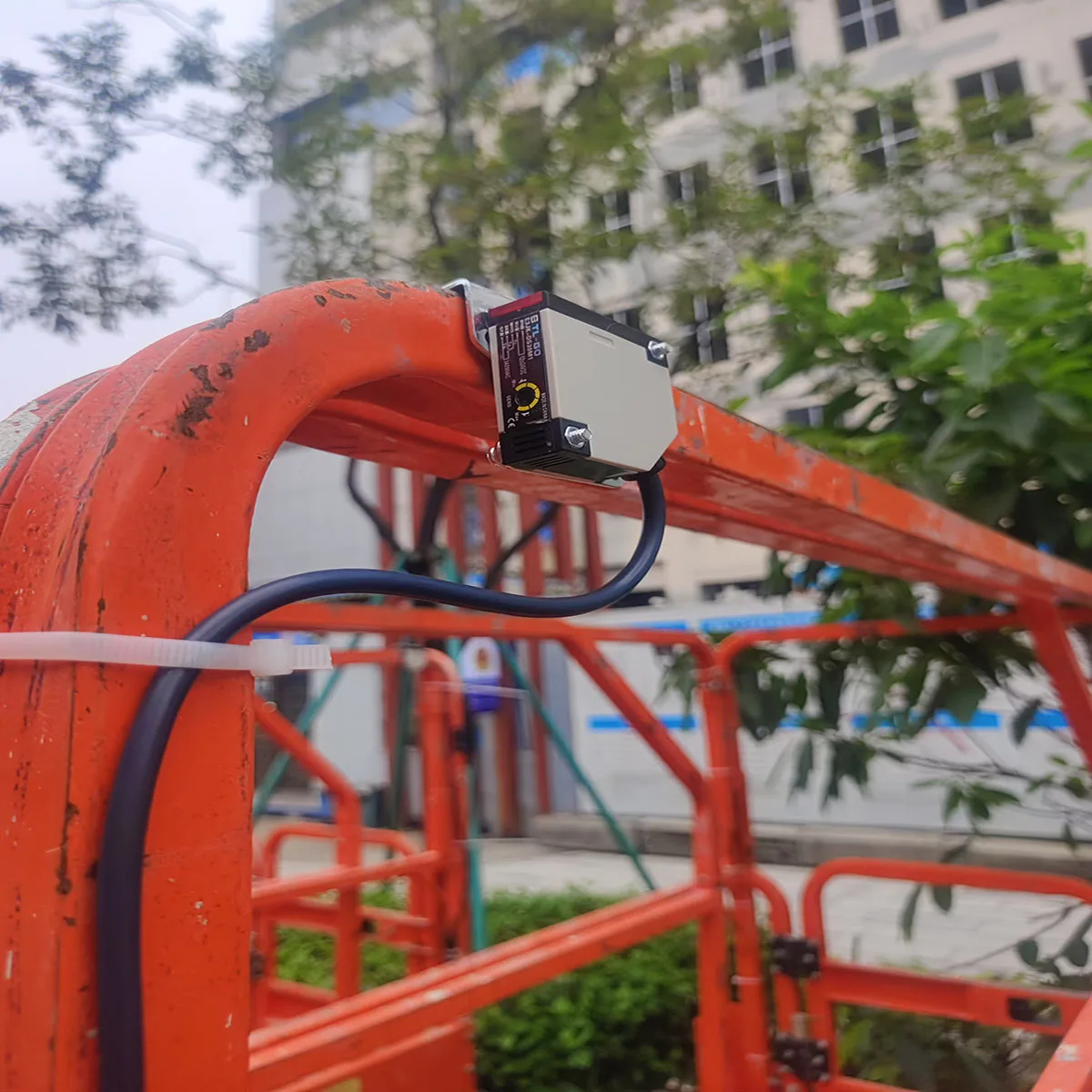 

High-altitude Car Scissors Car Infrared Photoelectric Laser Detection Anti-extrusion New Sensor Wired Limit Switch Universal