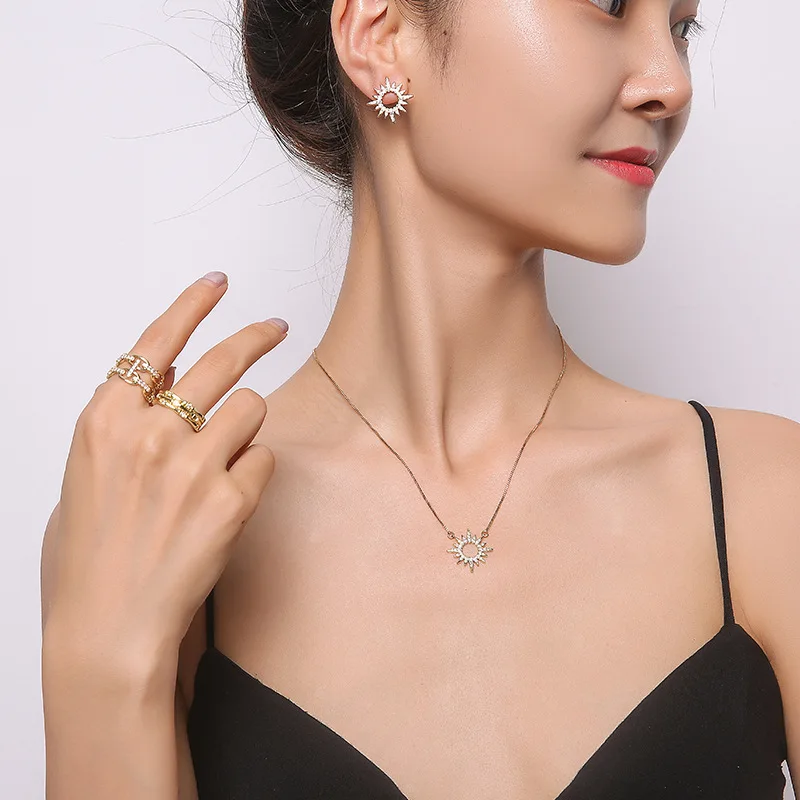 Instagram hot item: Hexagram star necklace for women, niche, simple and trendy, with radiant little sun star design