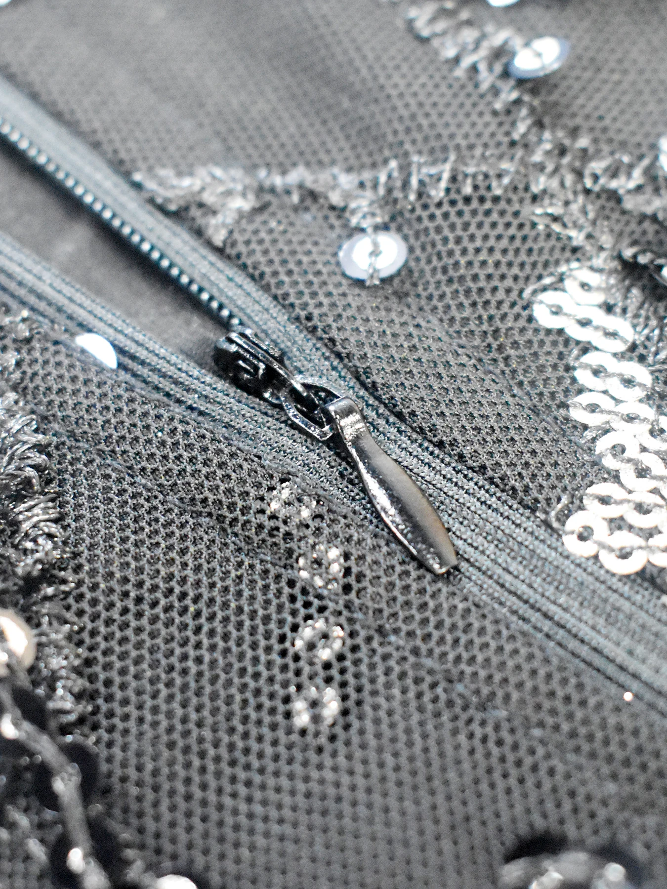 Ladies' fashionable hanging neck dress with mesh, see through band, sequins, sexy sleeveless dress, elegant women's clothing