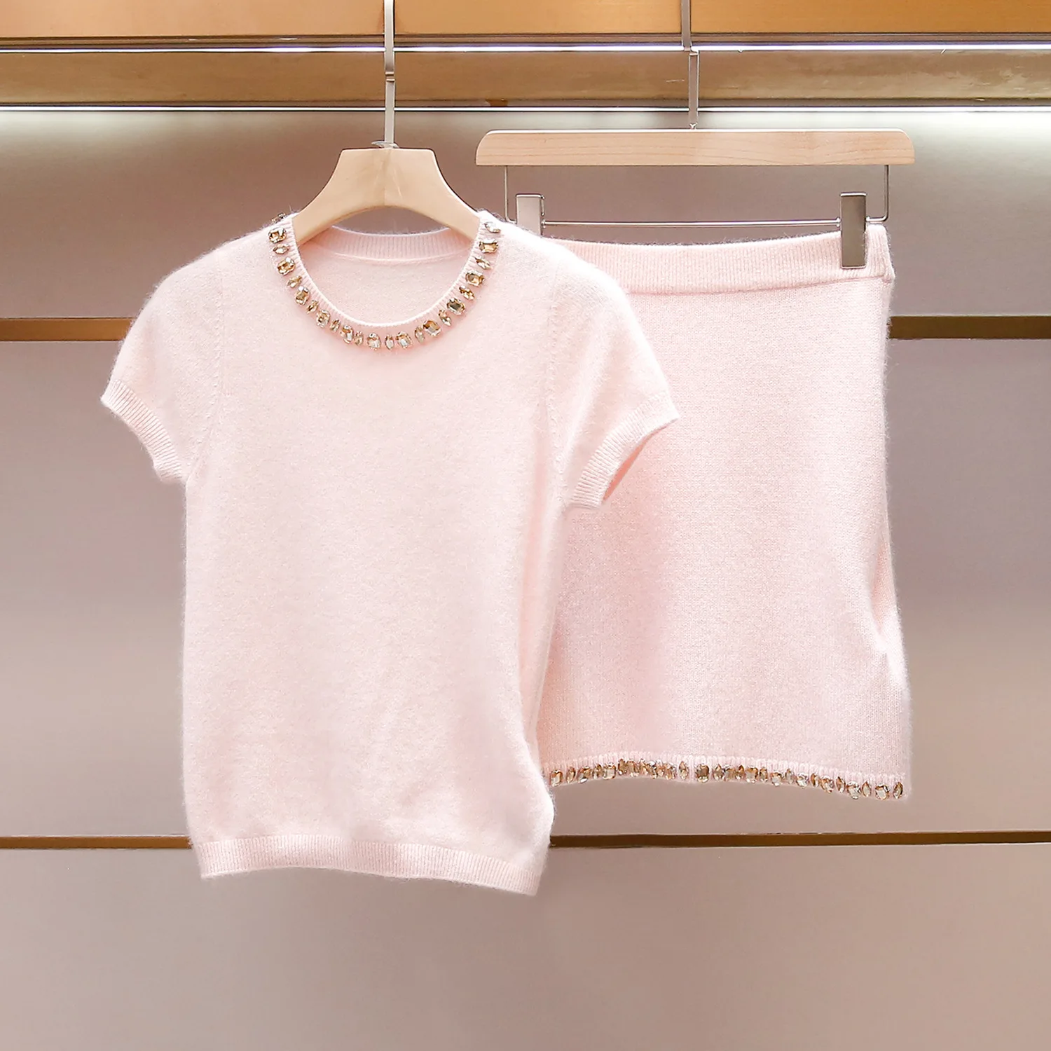Luxury Summer New Style Small Fragrance Style Knitted Diamond Embedded round Neck Sweater Skirt Set Elegant Lady Commute
