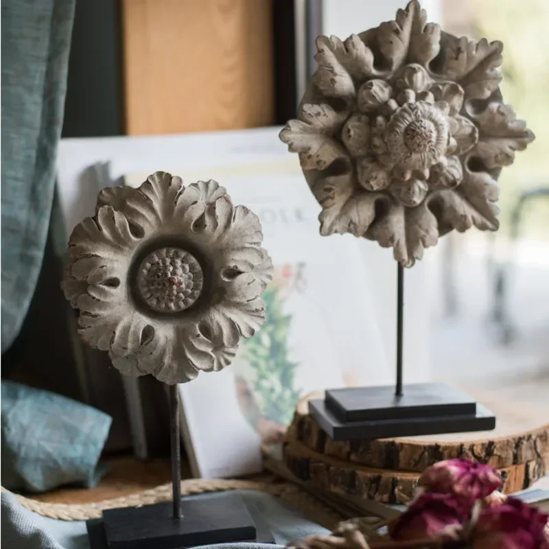 

Classical Wood Carving Resin Table Ornament, Vintage Flower Pattern Decoration, Retro Desktop Souvenirs, Gifts for Home