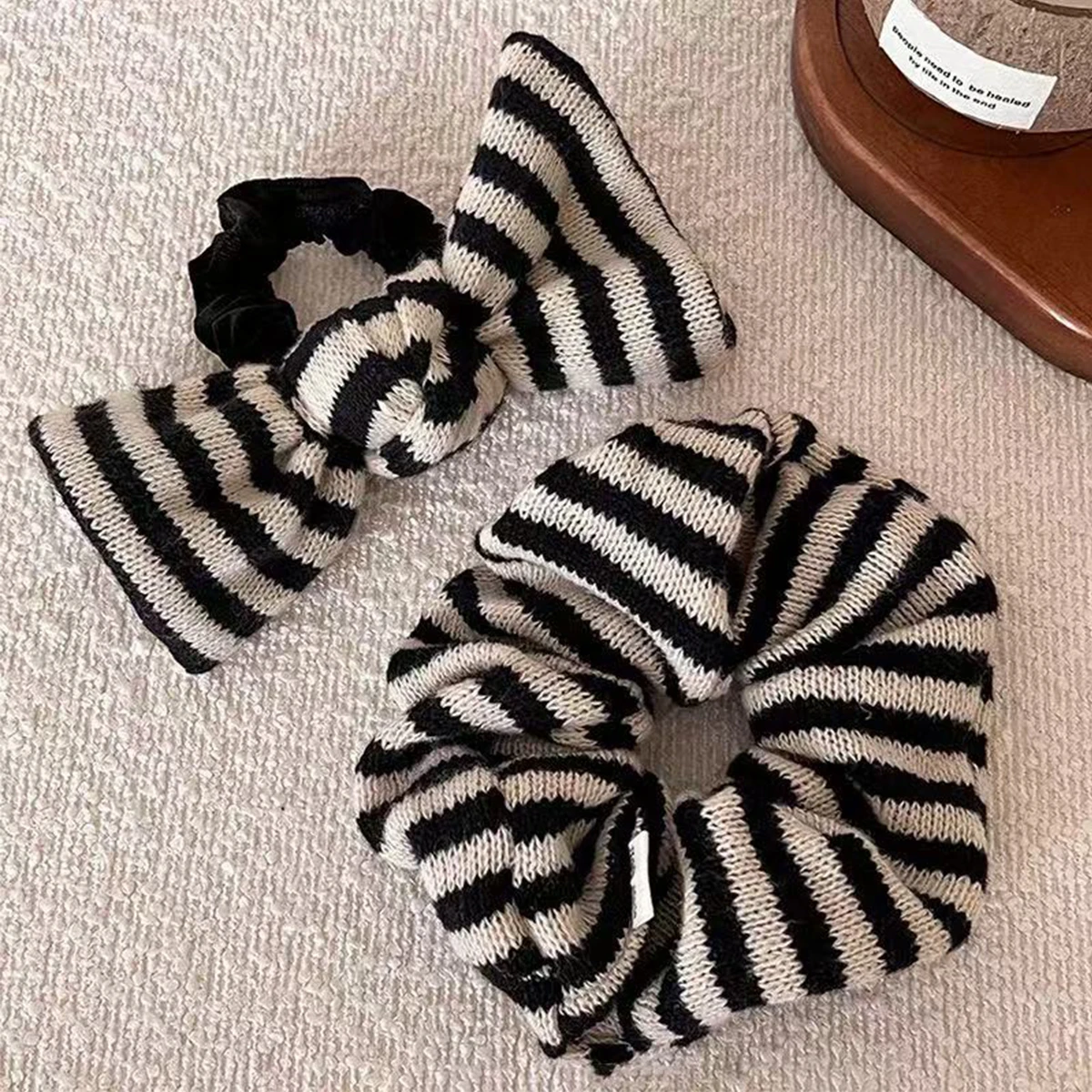 

1pc black and white knitted striped large intestine scrunchie, simple and fashionable hair tie,autumn and winter plush headdress