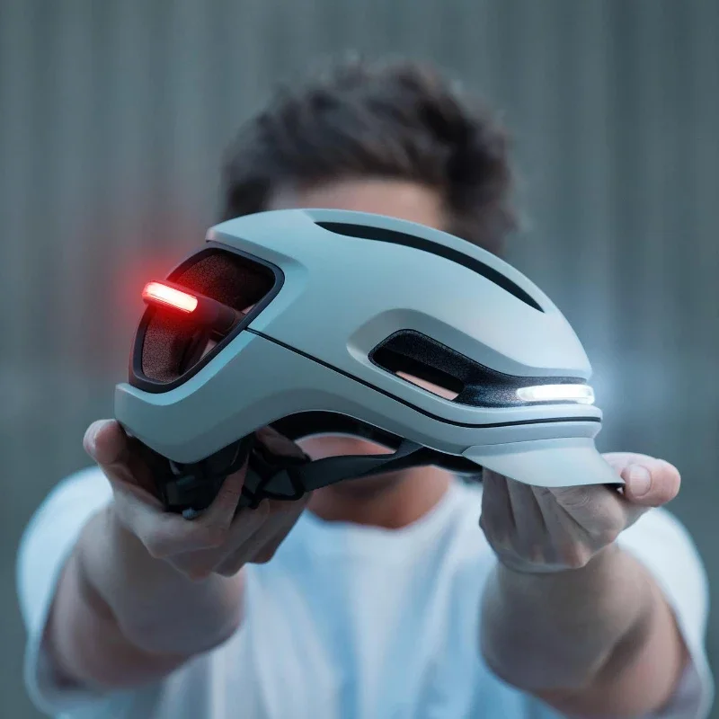 

Smart Cycling Helmet Turn Signal Brake Light