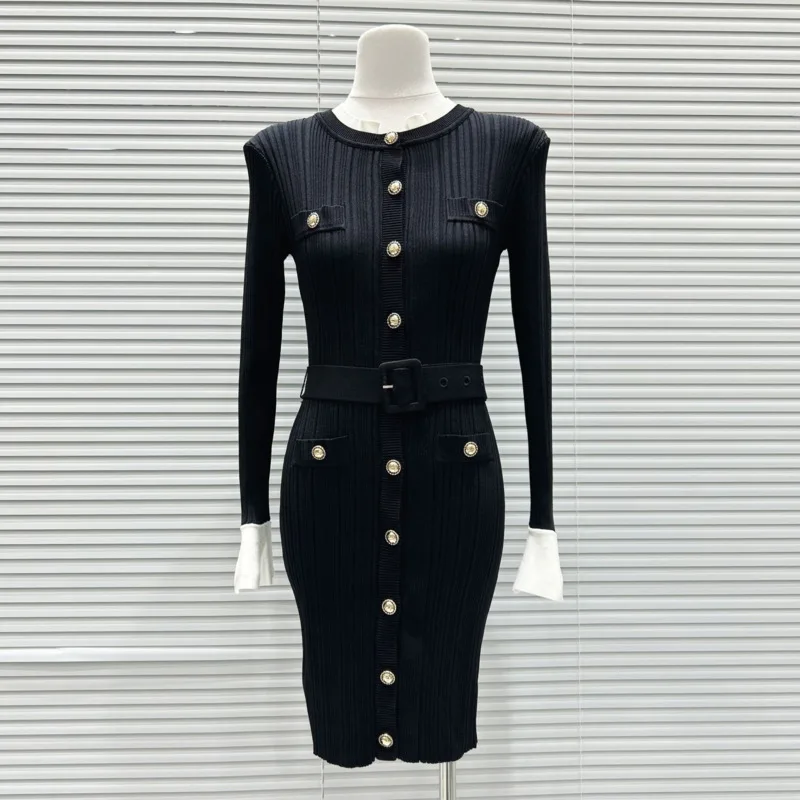 CHUJIE Herbst 2025, Strickkleid im französischen Stil, figurbetontes Kleid mit Rundhalsausschnitt und Knopfleiste vorne und Gürtel, schmal geschnittenes, elegantes Kleid