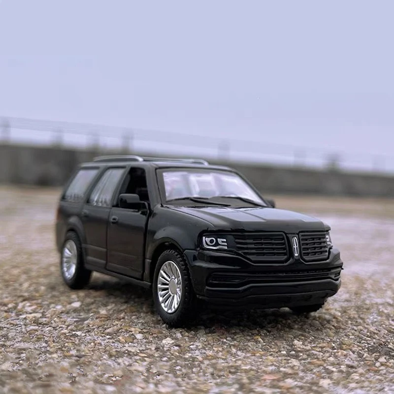 

1:46 LINCOLNS Navigator SUV Alloy Luxy Car Model Diecasts Metal Toy Off-road Vehicles Car Model High Simulation Childrens Gifts