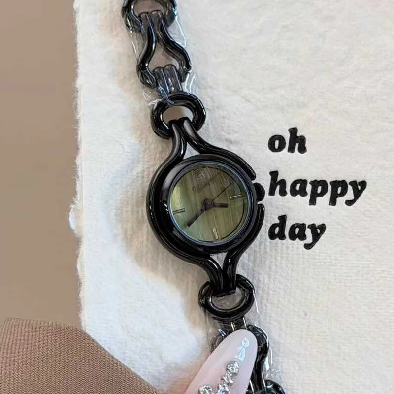 New Women'S Watch, High-End Design With A Hollowed-Out Bracelet, A Delicate And Stylish Timepiece With A Beautiful Appearance.