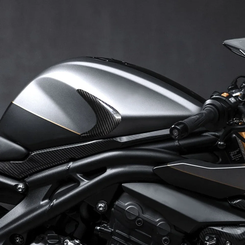 خزان من ألياف الكربون حقًا للدراجة النارية وحواف حماية الذيل لسرعة الانتصار الثلاثي 1200 RR RS 2021-2025