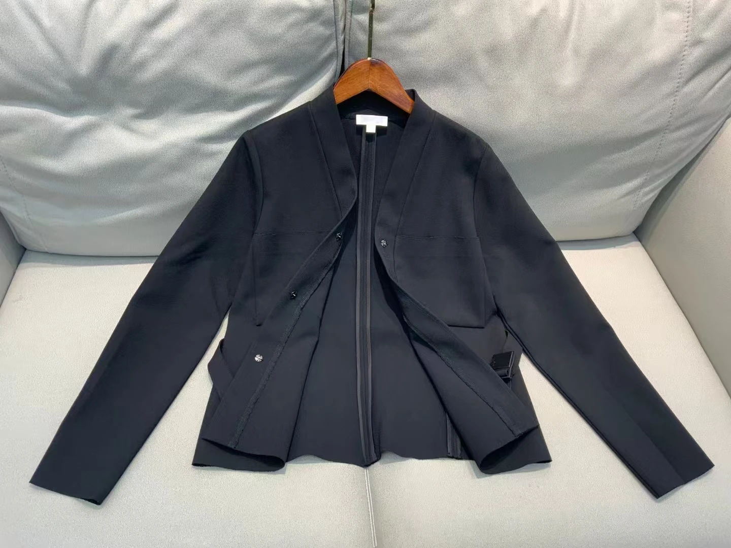 Fenggejiwo's latest women's suit jacket in 24 years, black minimalist belt short jacket