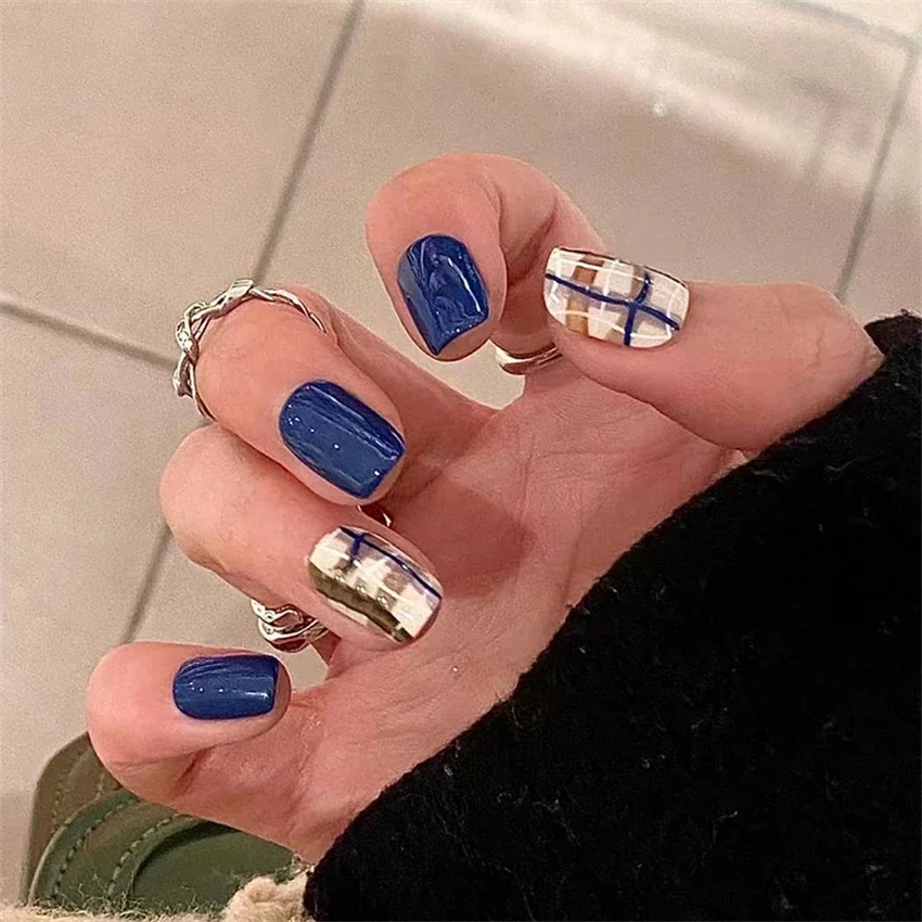 24Pcs/Set Milkshake Diamond Lattice Wearing False Nails Tips Fall Winter Adhesive Fake Nails Removable French Press on Nail Art