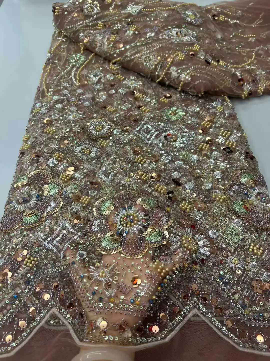 Nuevo diseño de moda africano nigeriano hecho a mano con cuentas bordado lentejuelas 2025 gran oferta cuentas francesas tul encaje para vestidos de fiesta