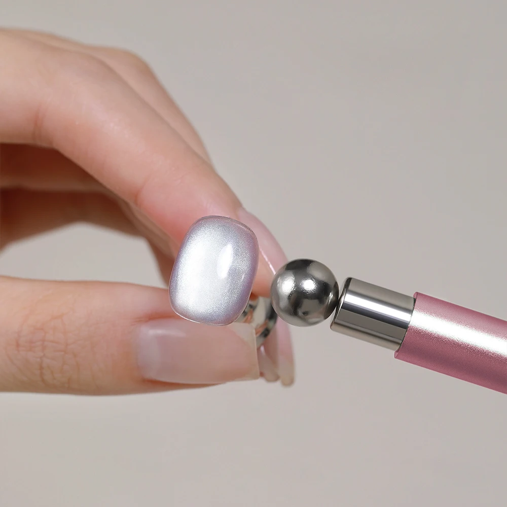 ชุดแม่เหล็กติดเล็บแมวตาสีชมพูอ่อน พร้อมลูกเหล็กและด้ามจับอะลูมิเนียมทรงกระบอก สำหรับทำเล็บเจล UV ด้วยตัวเอง หรือใช้ในร้านเสริมสวยหรือทุกวัน