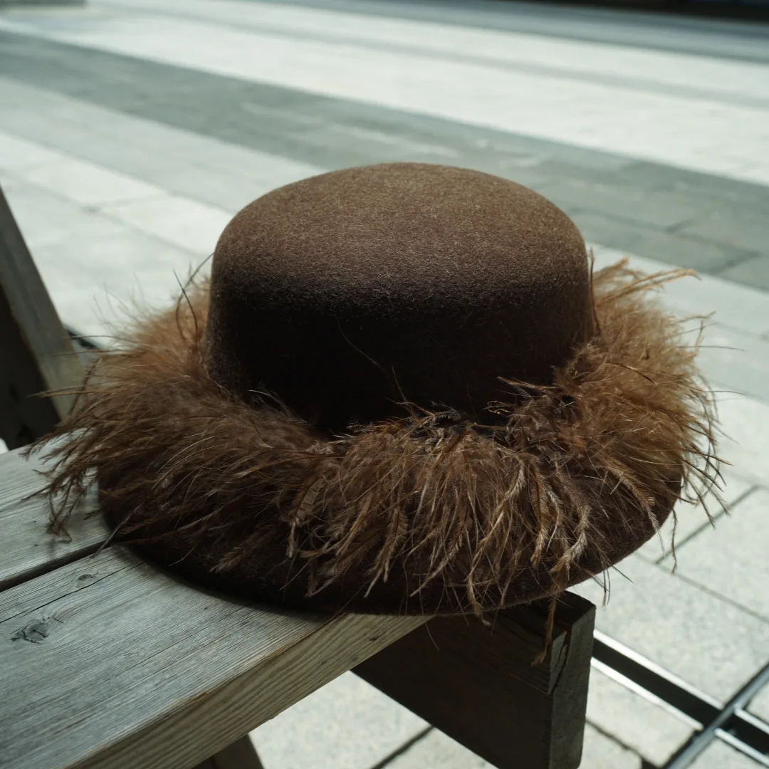 

2026 New High-end French Hepburn Brown Camel Wool Felt Hat Winter Women's Feather Church Tea Party Dress Cocktail Bucket Hats