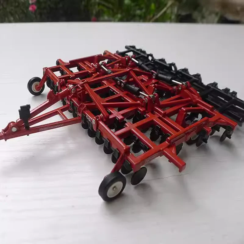 

Diecast DM 1:64 Scale Salford 5200 Enforcer Agricultural Alloy Tractor Collectible Toy Gift Souvenir Display Ornament