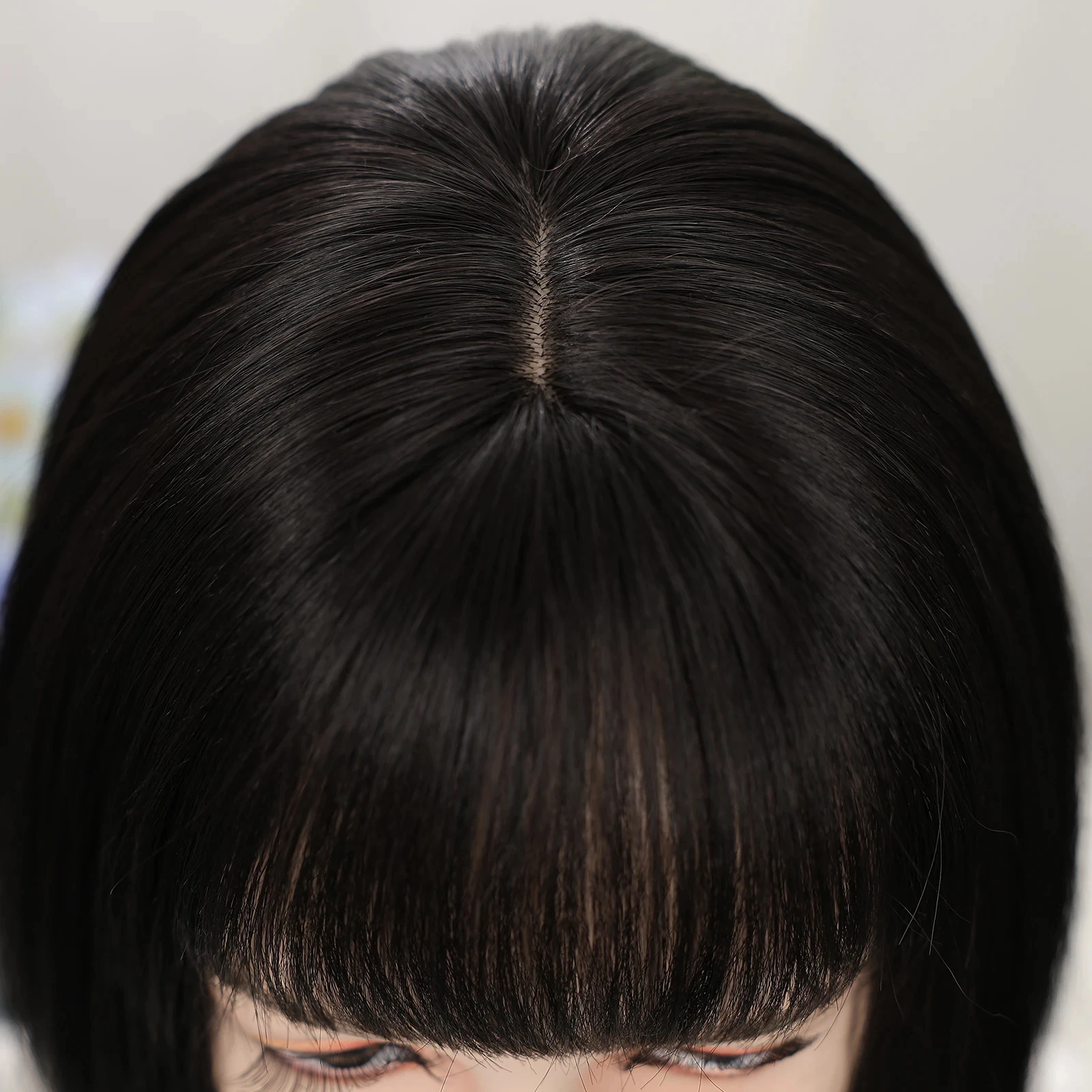 Kurze gerade schwarze Kunsthaar-Perücken mit Pony, natürlicher täglicher Gebrauch, schwarze Haarperücken für Frauen, Cosplay, Party, hitzebeständig – Detail 6