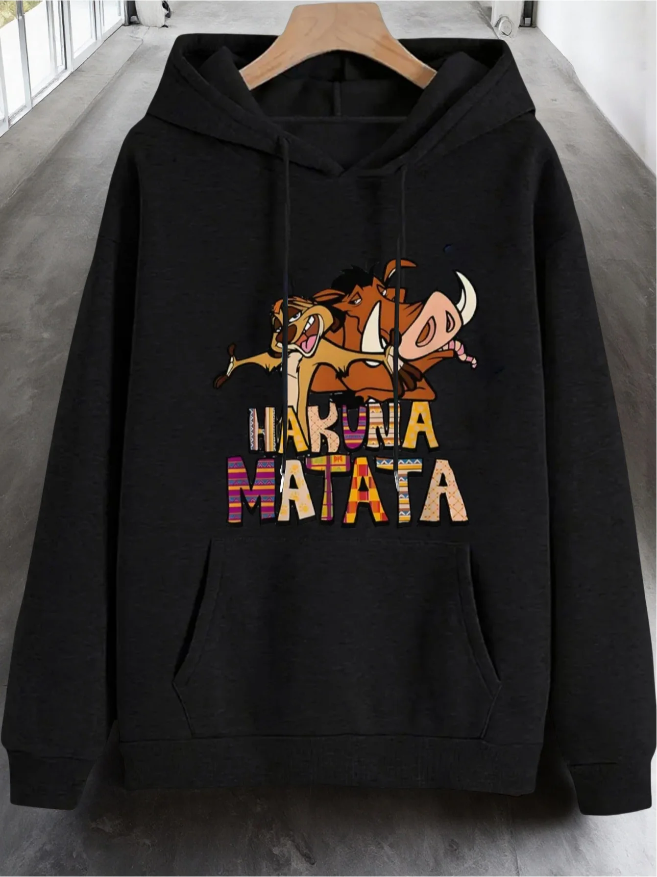 Moletom com capuz Disney – preto com estampa colorida de desenho animado, moletom com capuz Four Seasons, estilo regular, roupas casuais e para eventos temáticos