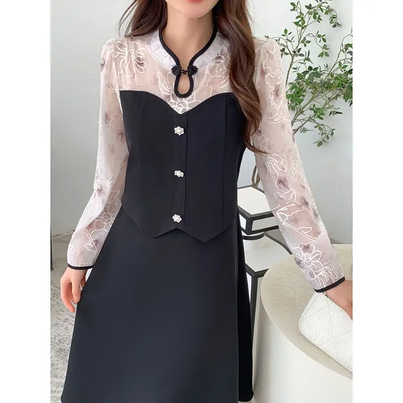 Hepburn Style New Buckle Splicing Fake Two-piece Slim Fit Dress to Show Off a Temperament