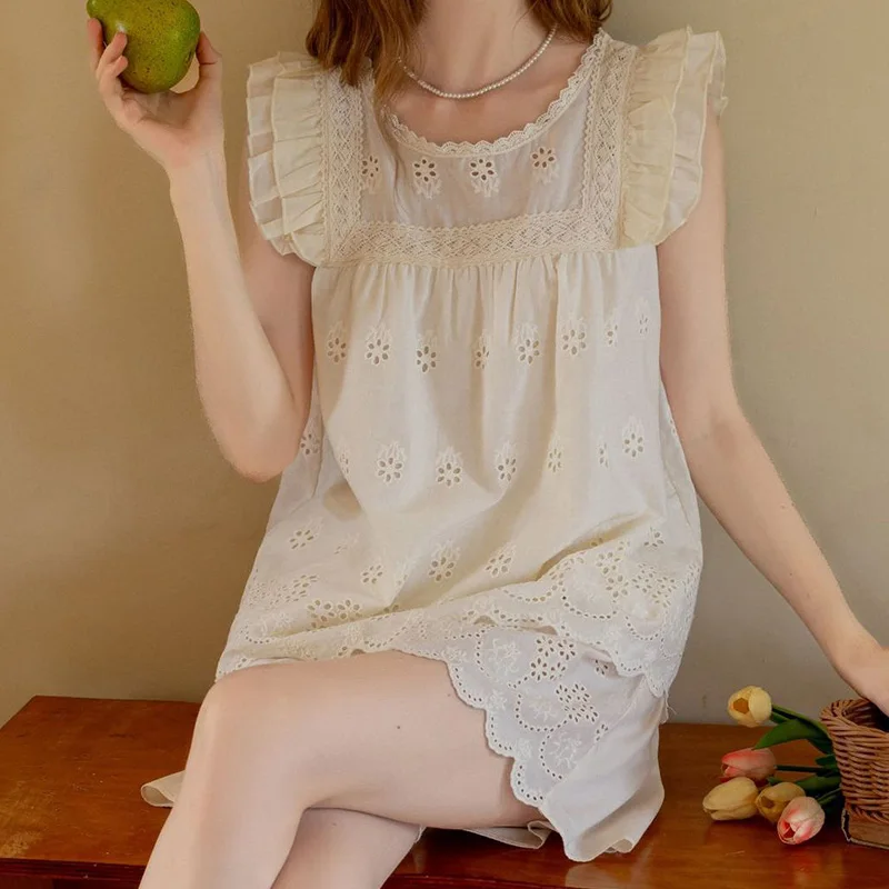 French Pure Cotton Embroidered Small Fly Sleeves Exquisite Slimming 2026 New Summer Suspender Shorts Home Suit Set for Women