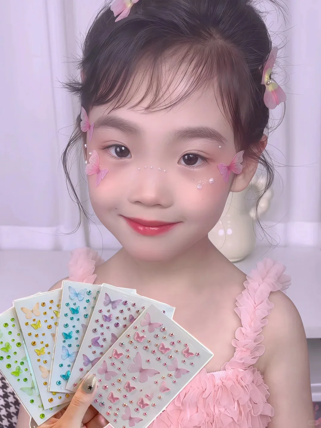 

5Pcs 3D Butterfly Face Jewels Glitter Face Charms Self-Adhesive Multicolor Gemstones for Stage/Festival/Wedding DIY Face Decor *