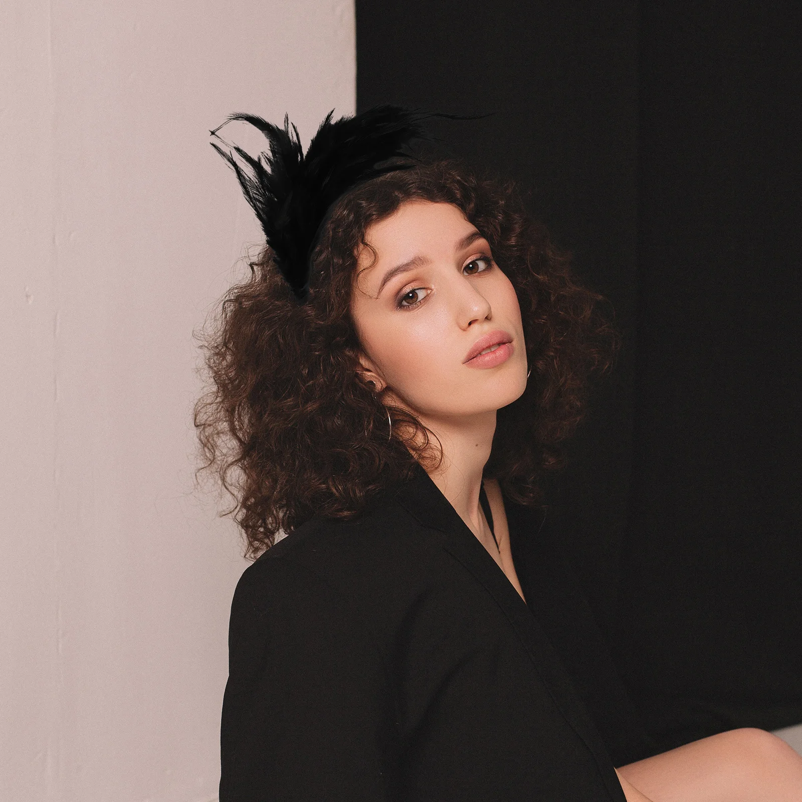 

Эластичная повязка на голову, один размер подходит для всех, легкий регулируемый женский головной убор для свадебной вечеринки, выпускного вечера, театрализованное представление, черный цвет