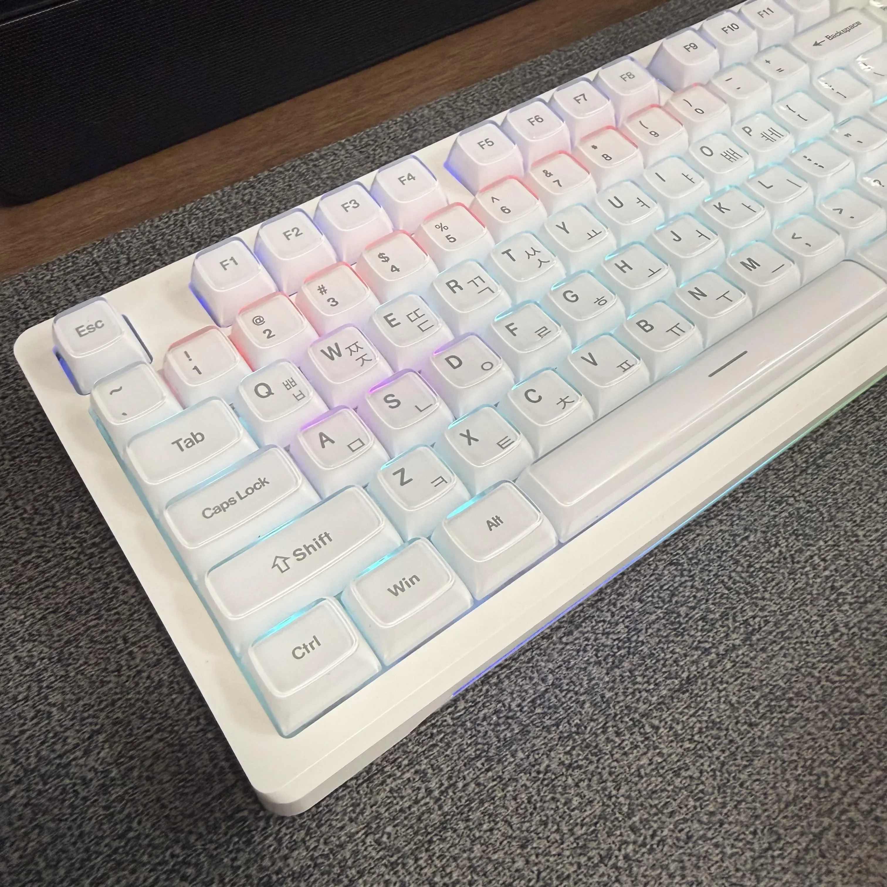 Kristallklare Weiße Tastenkappen 60% Hangul Koreanisch Englisch Russisch Rosa Blaue Tastenkappen für 61 64 68 75 87 98 Mechanische Tastaturen – Detail 5