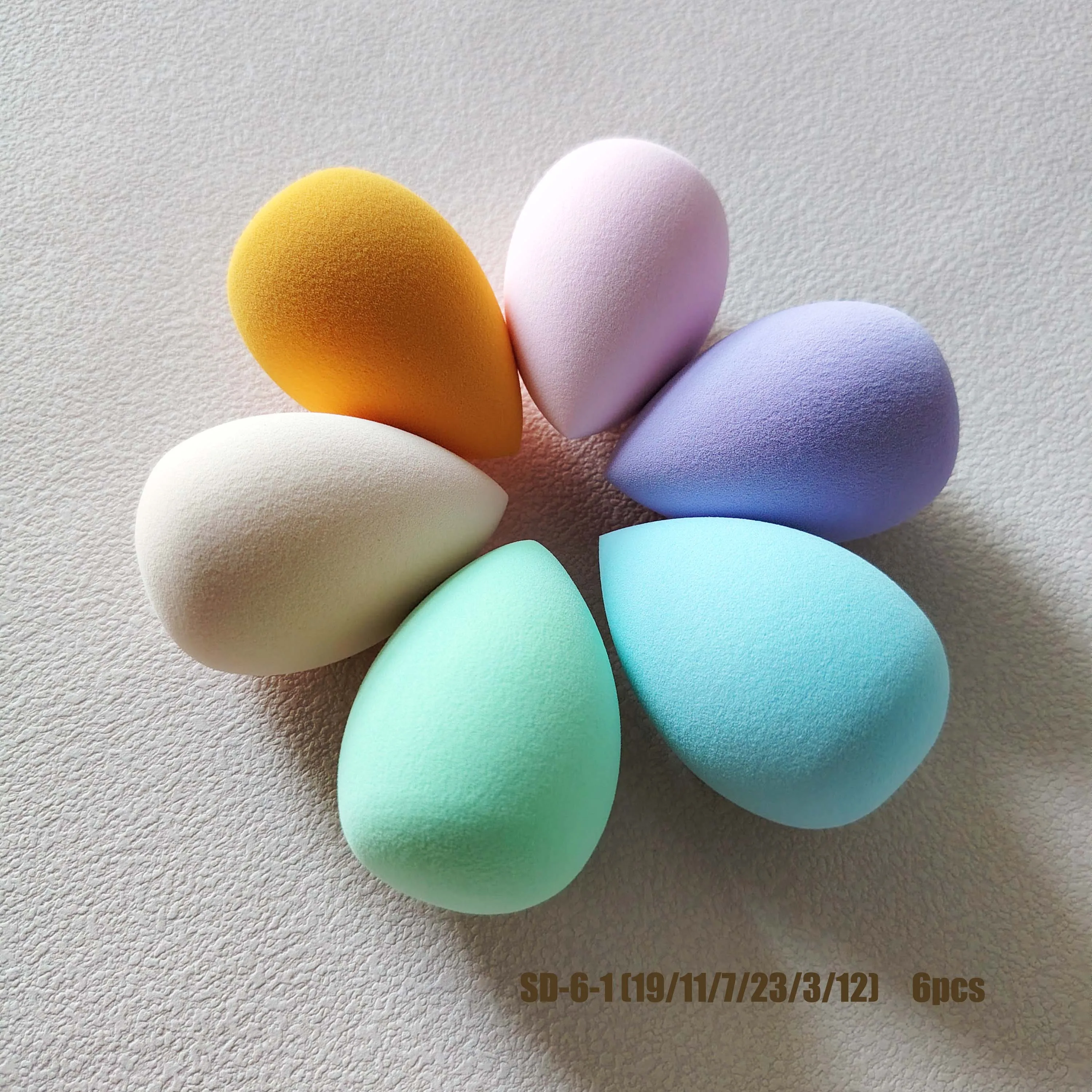 Nat en droog gebruik Bulk Waterdruppel Zacht Schoonheidshulpmiddelen Spons Bladerdeeg Cosmetica Gezichtslatexvrije make-up Blender Spons