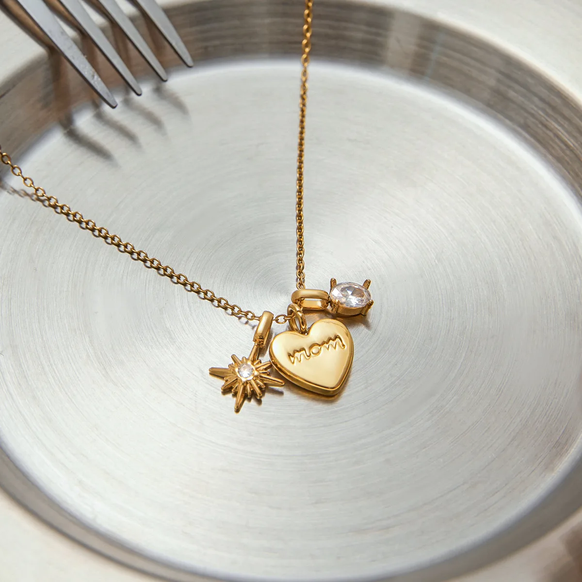 الحب القلب أمي ماما قلادة قلادة لعيد الأم الفولاذ المقاوم للصدأ مجوهرات حساسة هدية زركونيا ستار سحر قلادة