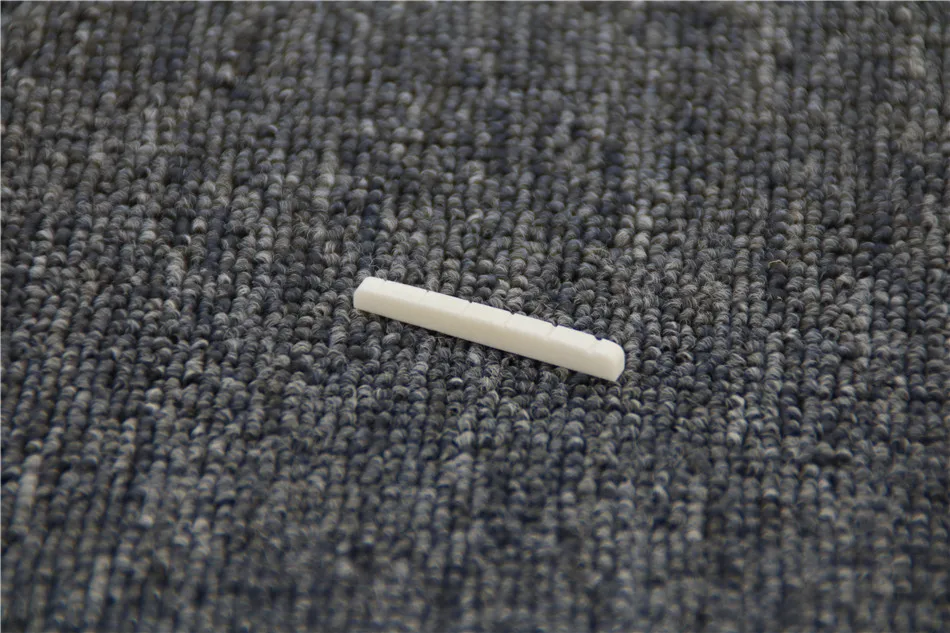 Echter geschlitzter Knochensattel für E-Gitarre, oberes Saitenkissen (unterer flacher Sattel 42/43*3,4*6) HUATOOL – Detail 2