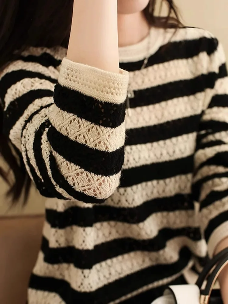 

Ele Полосатый Полый Дизайн Круглый Трикотаж Camere Long Sve Удобный Повседневный Sle Корейская Версия Прямой Крой