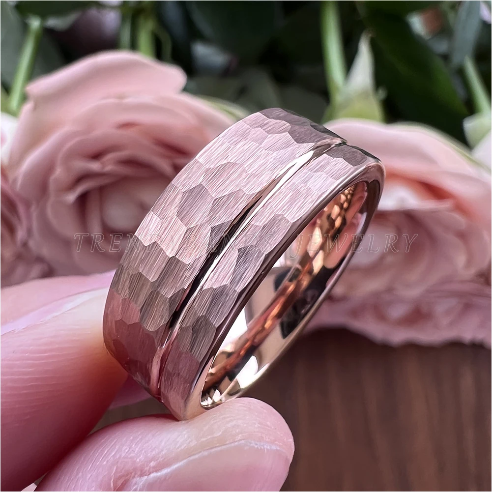 8 mm Eheringe aus Wolframkarbid für Männer und Frauen, Verlobung, Modeschmuck, gehämmerter, versetzter, gerillter, gebürsteter Finish, bequeme Passform – Detail 13