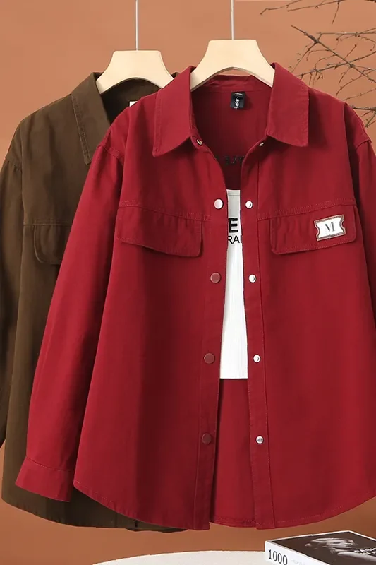 Giacca di jeans di media lunghezza da donna nell'autunno e nell'inverno 2025 Nuova giacca casual Top slim ampio e versatile