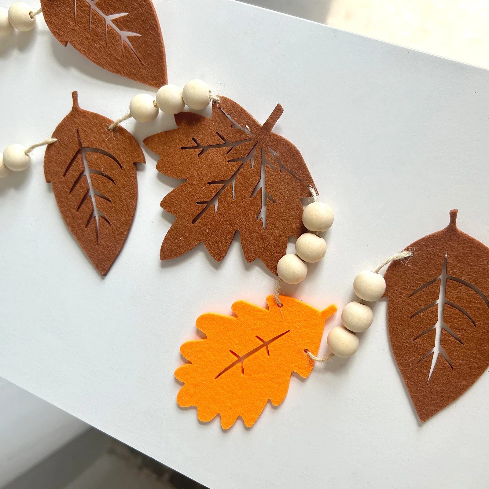 1pc Fall Leaves Garland, Brown Autumn Colors Banner, Felt Leaves and Wood Beads, Maple Leaf Oak Decoration, Thanksgiving Decor