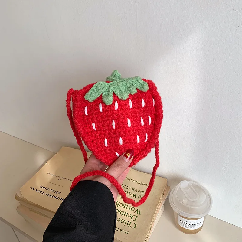 Fashion Cute Strawberry Crossbody Bag Handmade Crochet Woven Bag Casual Mini Shoulder Bag Women\'s Bag Patchwork Two-Tone Bag