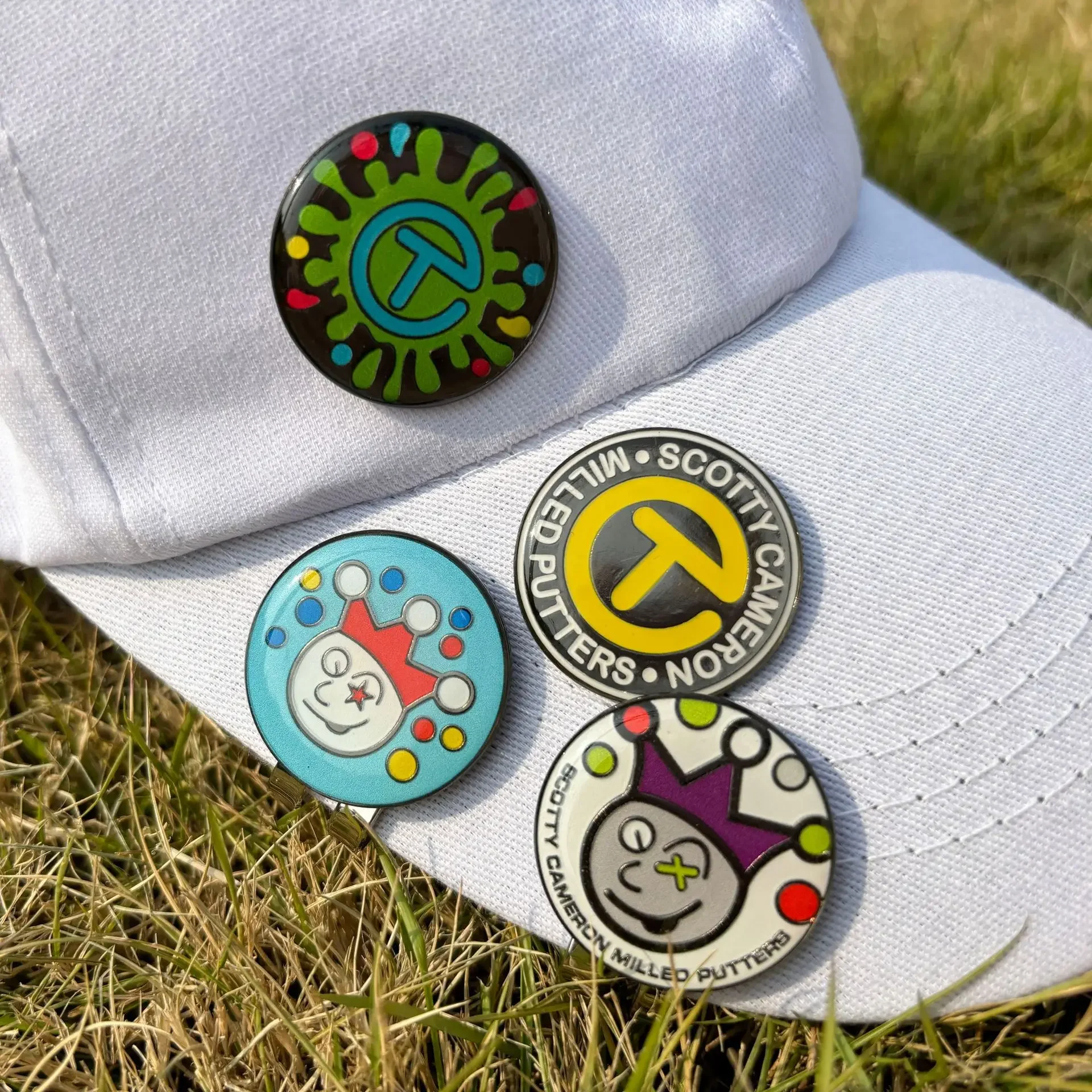 

Golf Hat Clip - Cartoon Design T-Mark Cap & Ball Marker SetAccessories for Golf Fans, Unisex Adjustable Clip