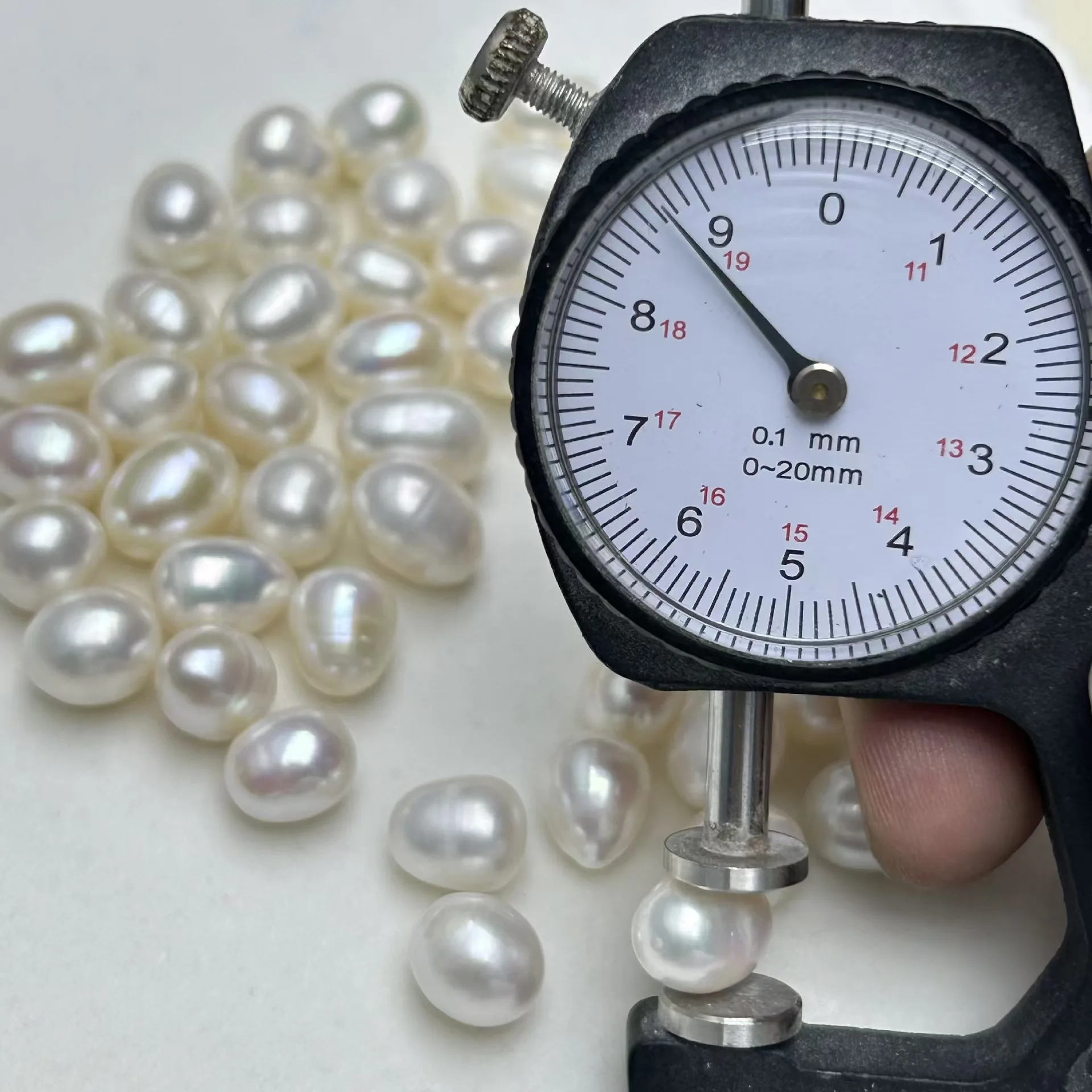 AA غرامة 100% الطبيعية البيضاوي لؤلؤ المياه العذبة فضفاض الأرز شكل خزر عازل لصنع المجوهرات سوار ذاتي الصنع أقراط اكسسوارات