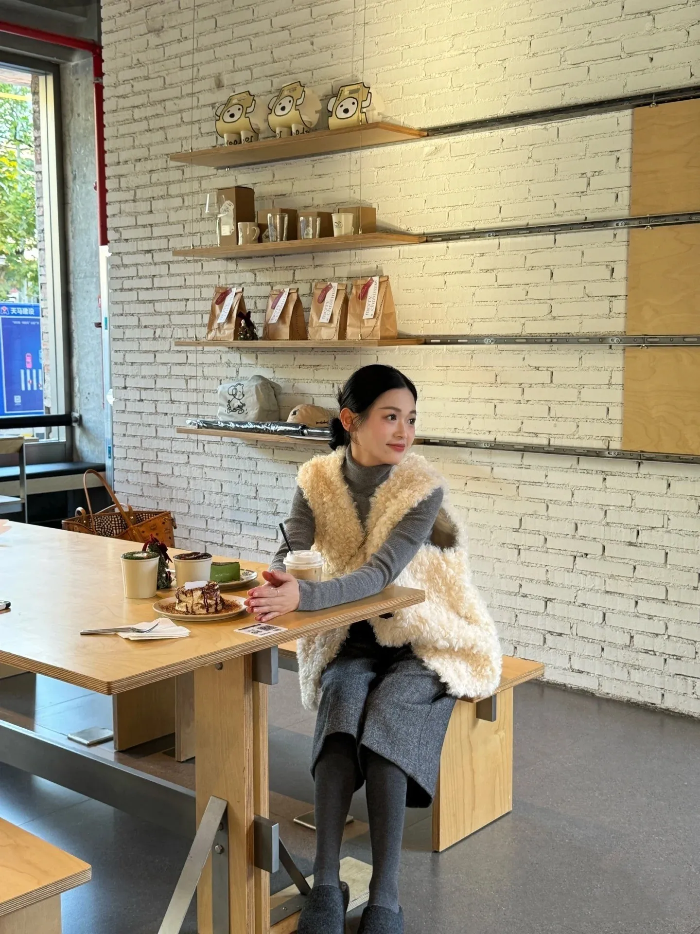 

Куртка из овечьей шерсти с длинными рукавами, женское пышное пальто в стиле стимпанк, украшенное блестками, регулируемыми манжетами, украшенным подолом