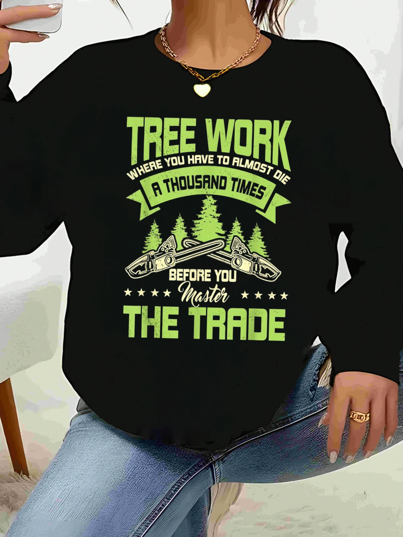 يجب أن تتموت ألف مرة لتتقان هذه الحرف اليدوية؛ سويت شيرت بنمط تشذيب الأشجار