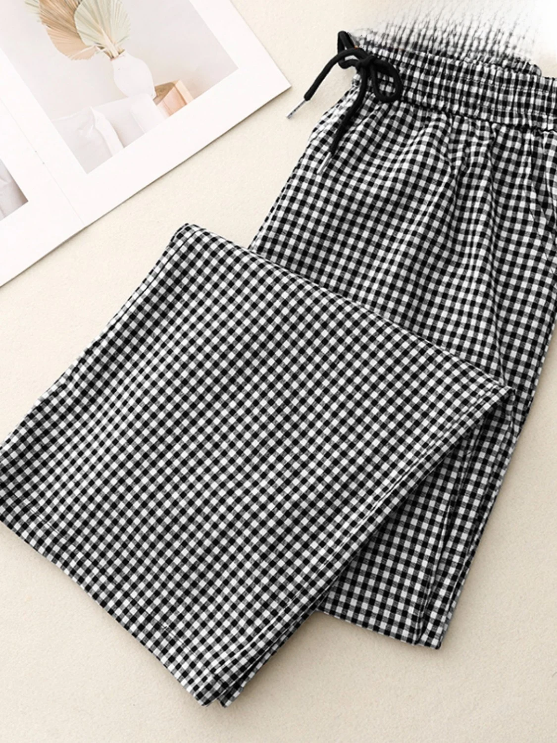 

Удобные льняные брюки прямого кроя с завязками, черно-белые, в полоску, свободные, удлиненные, визуально стройнящие.