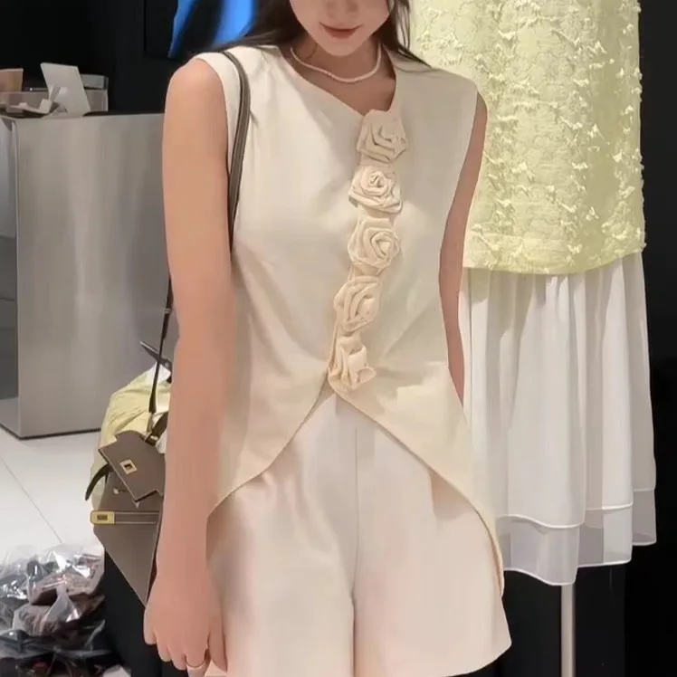 

Women's round neck sleeveless slim vest with three-dimensional flowers decorative office ladies elegant tops