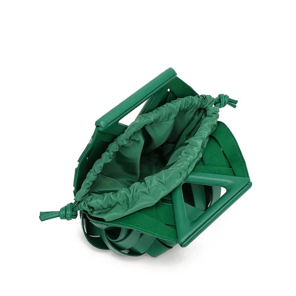 新しい野菜バスケット三角磁気バックル織り中空レディースバッグハンドバッグ、シングルショルダー斜めクロスバケットバッグ