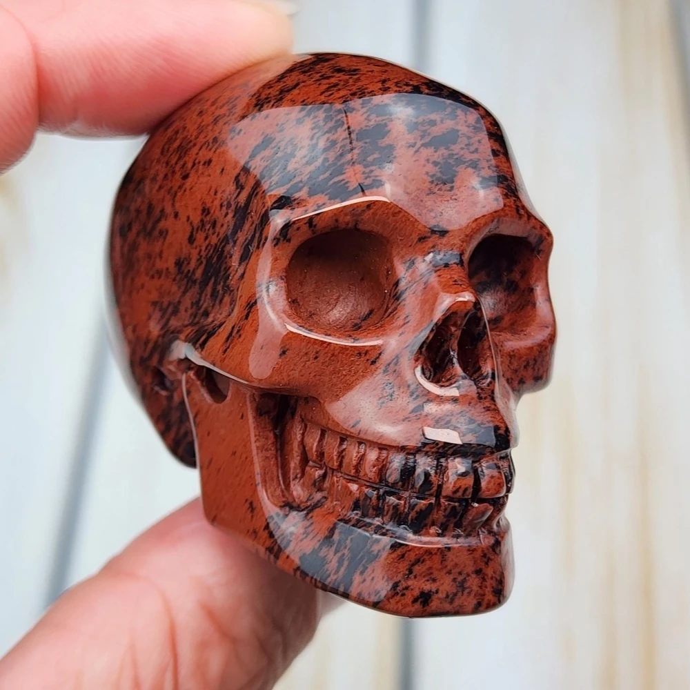 1pc Red Obsidian Carved Skull, Perfect for Halloween & Easter, Mysterious Home Decoration, Mini Carving Skulls for Gift