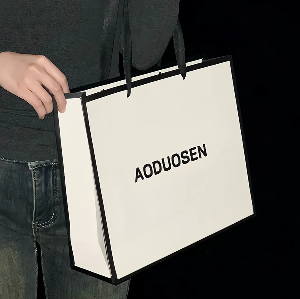 Custom Logo Printed Kraft Paper Shopping Bags High-end Gift Bags for Clothing Store Wholesale