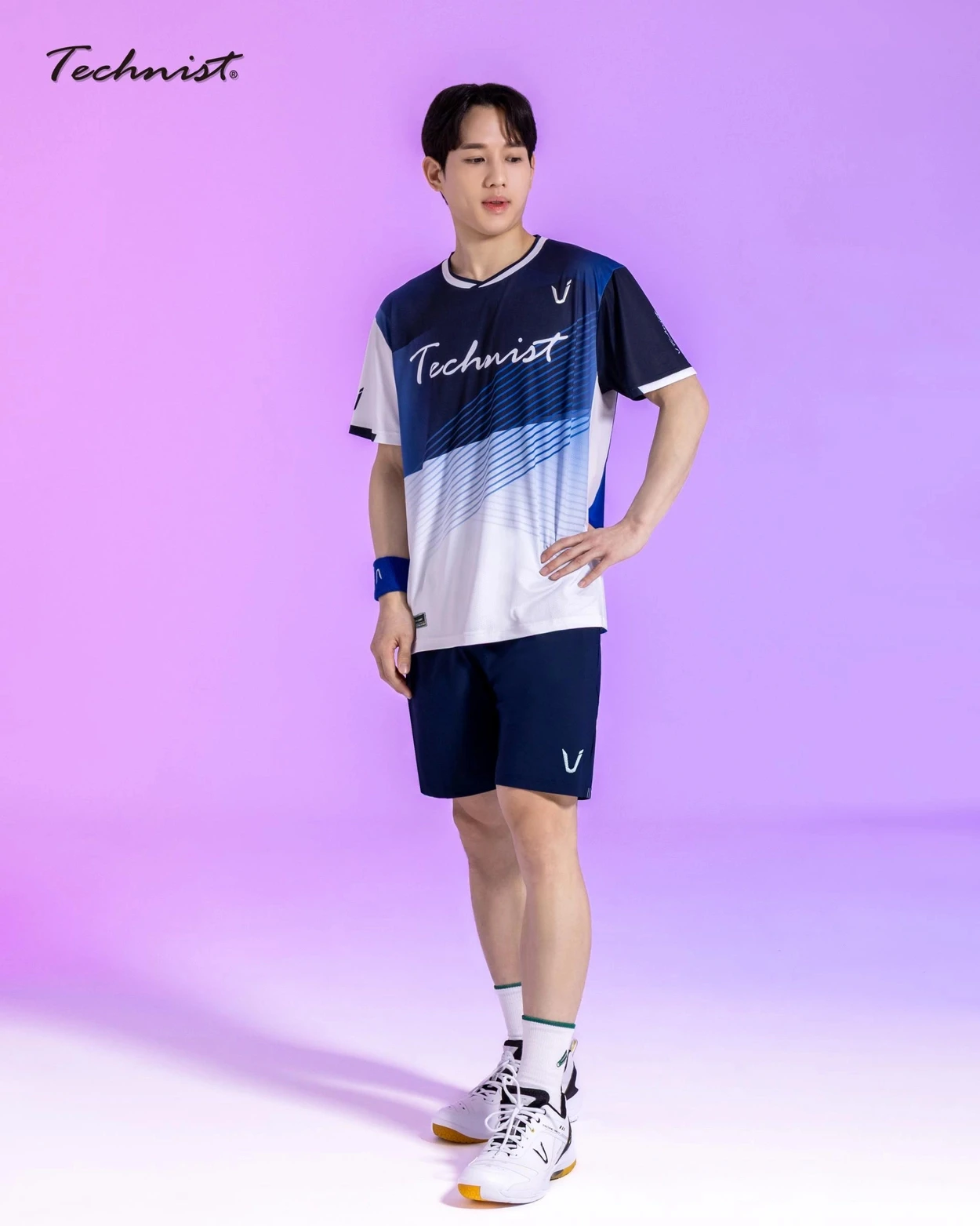 2026 New Badminton Sports Wear Short Sleeve Fitness Training Clothes Quick Dry Breathable V-Neck T-Shirt for Men And Women