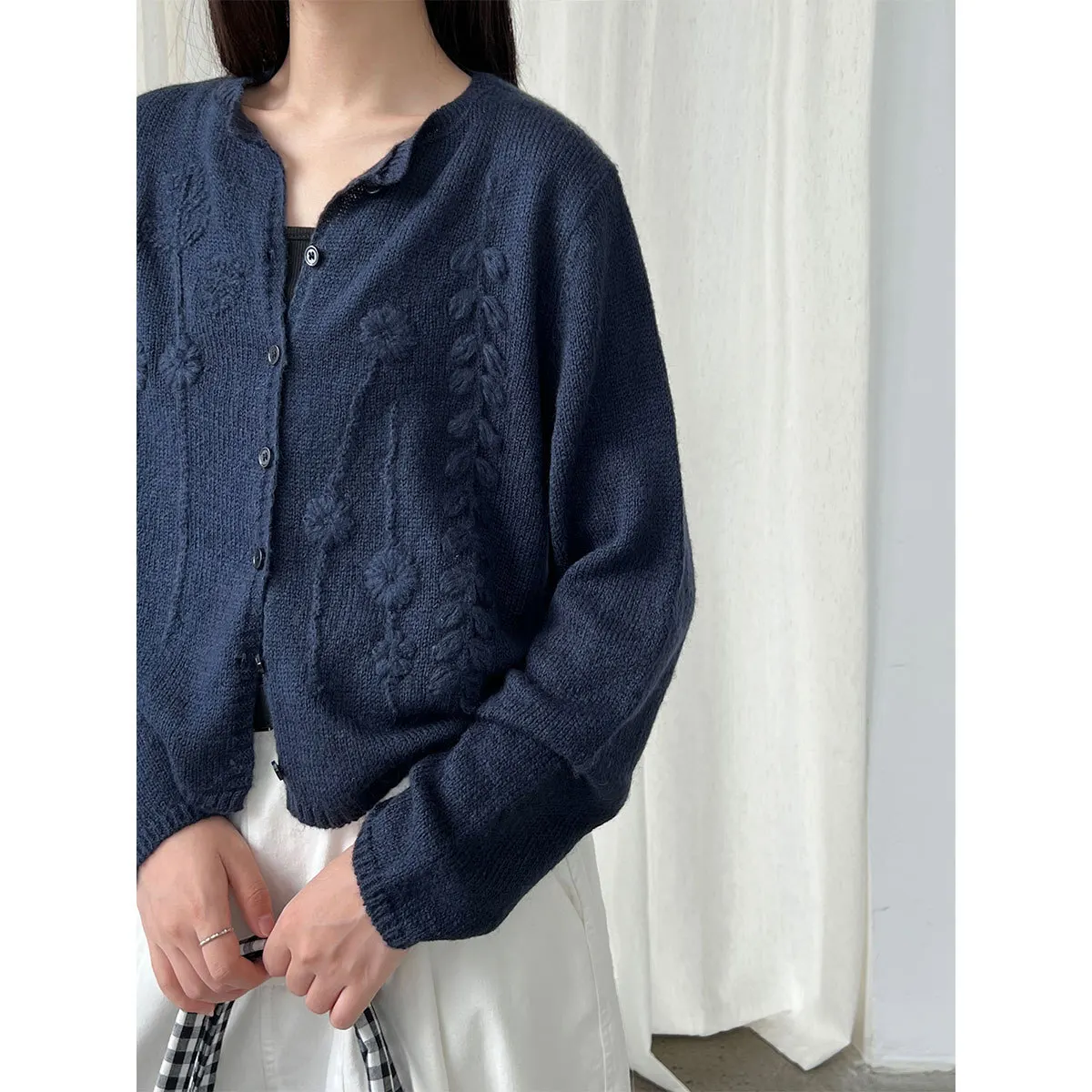 Autumn and Winter Gentle Temperament Cardigan Sweater Flower Embroidery Wool Heavy Knitting Sweater for Women