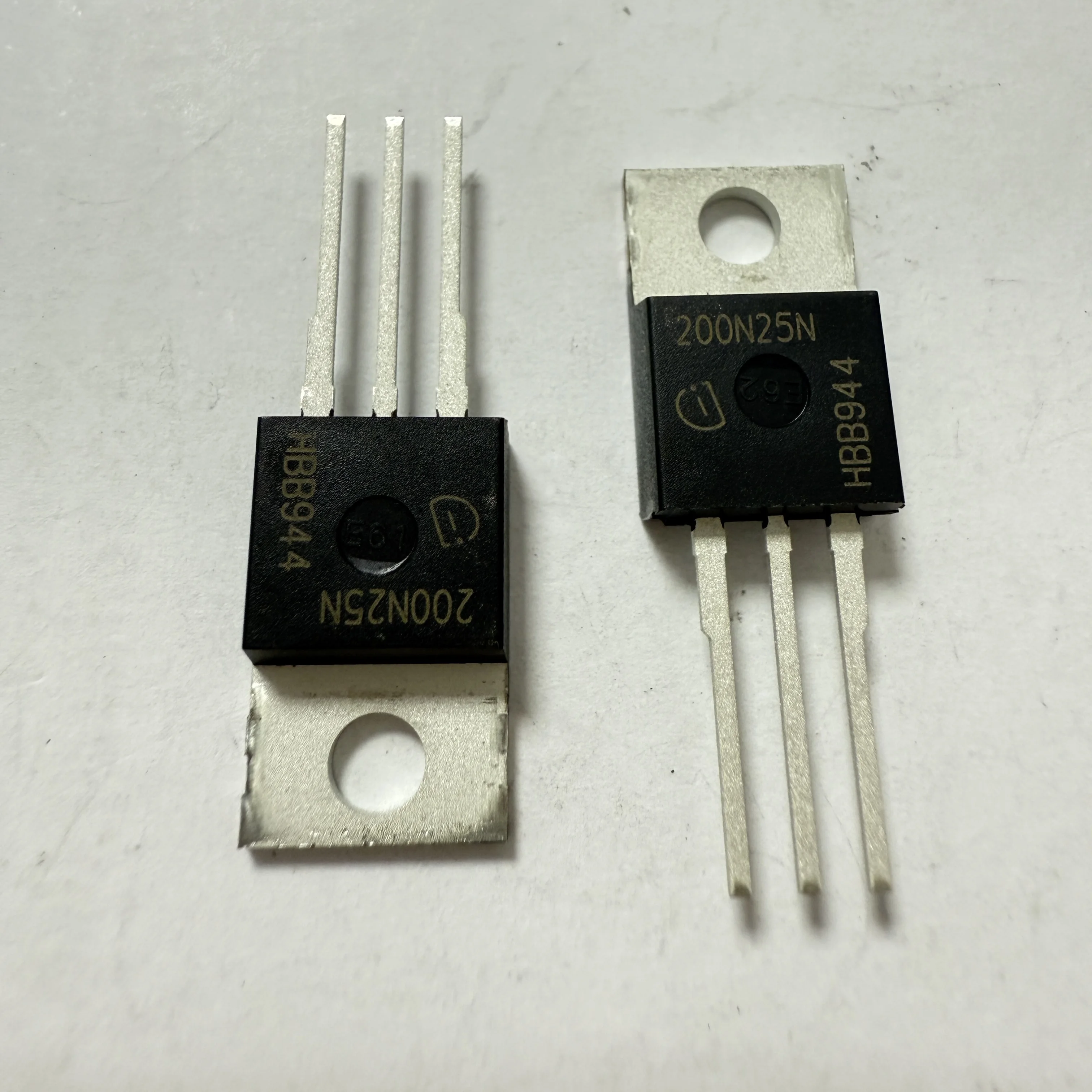 10PCS/LOT IPP200N25N3 G (MOSFET)
