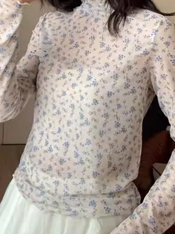 슬림핏 롱 슬리브 티셔츠 여성 겨울 얇은 플로럴 프린트 베이스 티셔츠 레이스 레이어링 이너웨어 탑 하이 칼라 버튼 장식