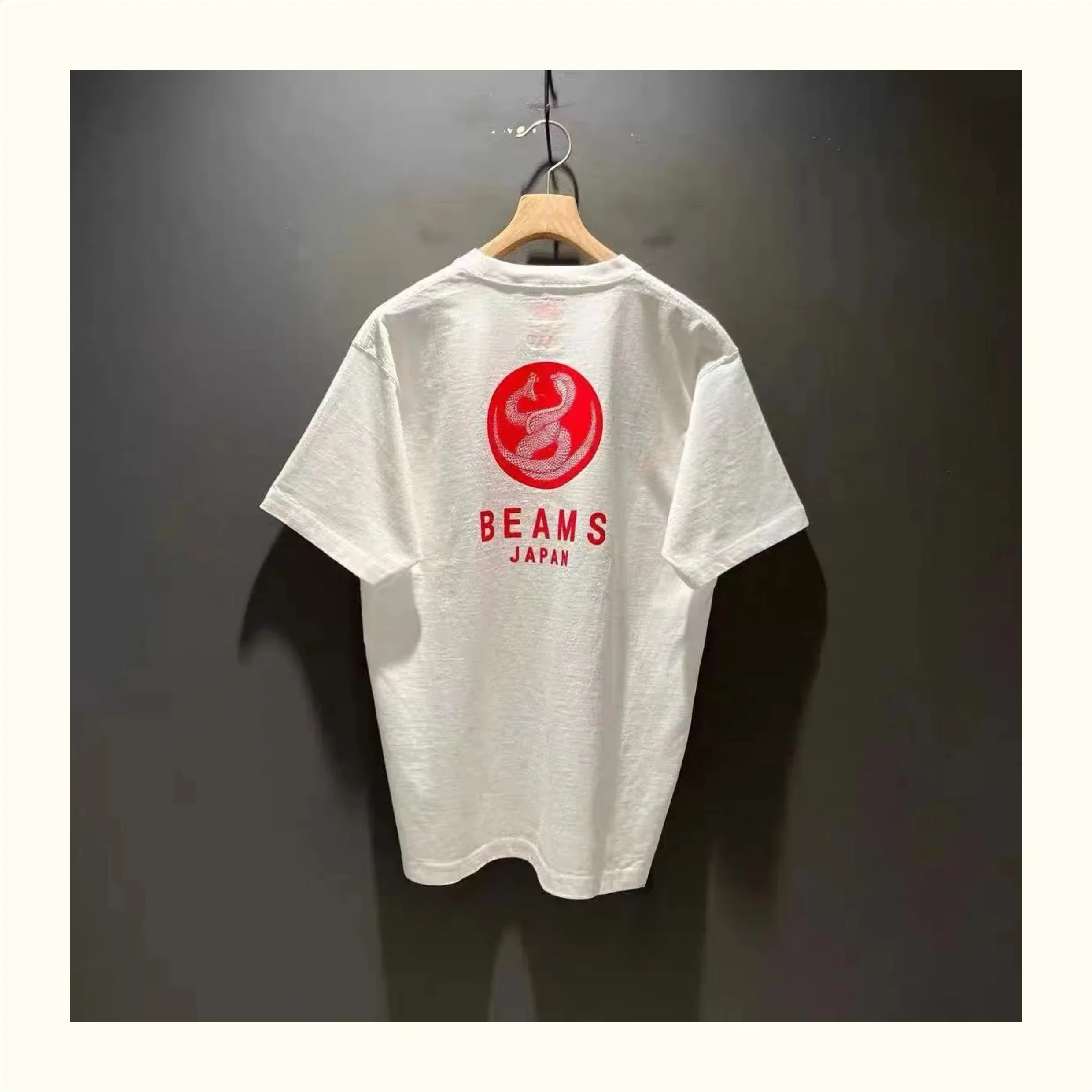 Beam japon serpent années jour fixe corde rouge chemise décontractée Couple ample à manches courtes col rond T-shirt hommes 2025 T-shirt hauts été