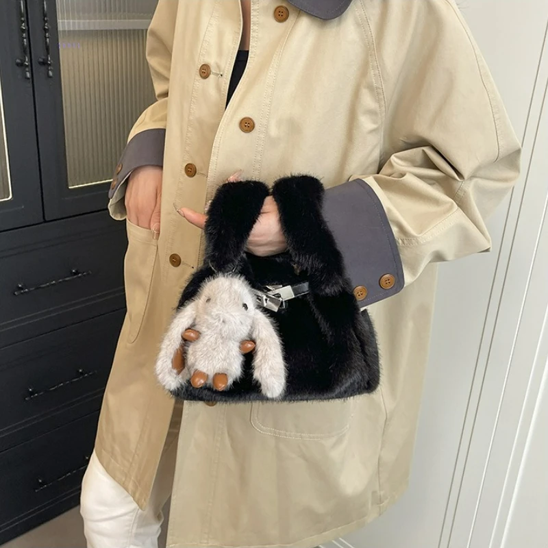 

Пушистая сумка-ведро: зимняя, мягкая, с ручками, на плечо, для женщин и девушек. Модная, простая, повседневная и универсальная сумка через плечо.