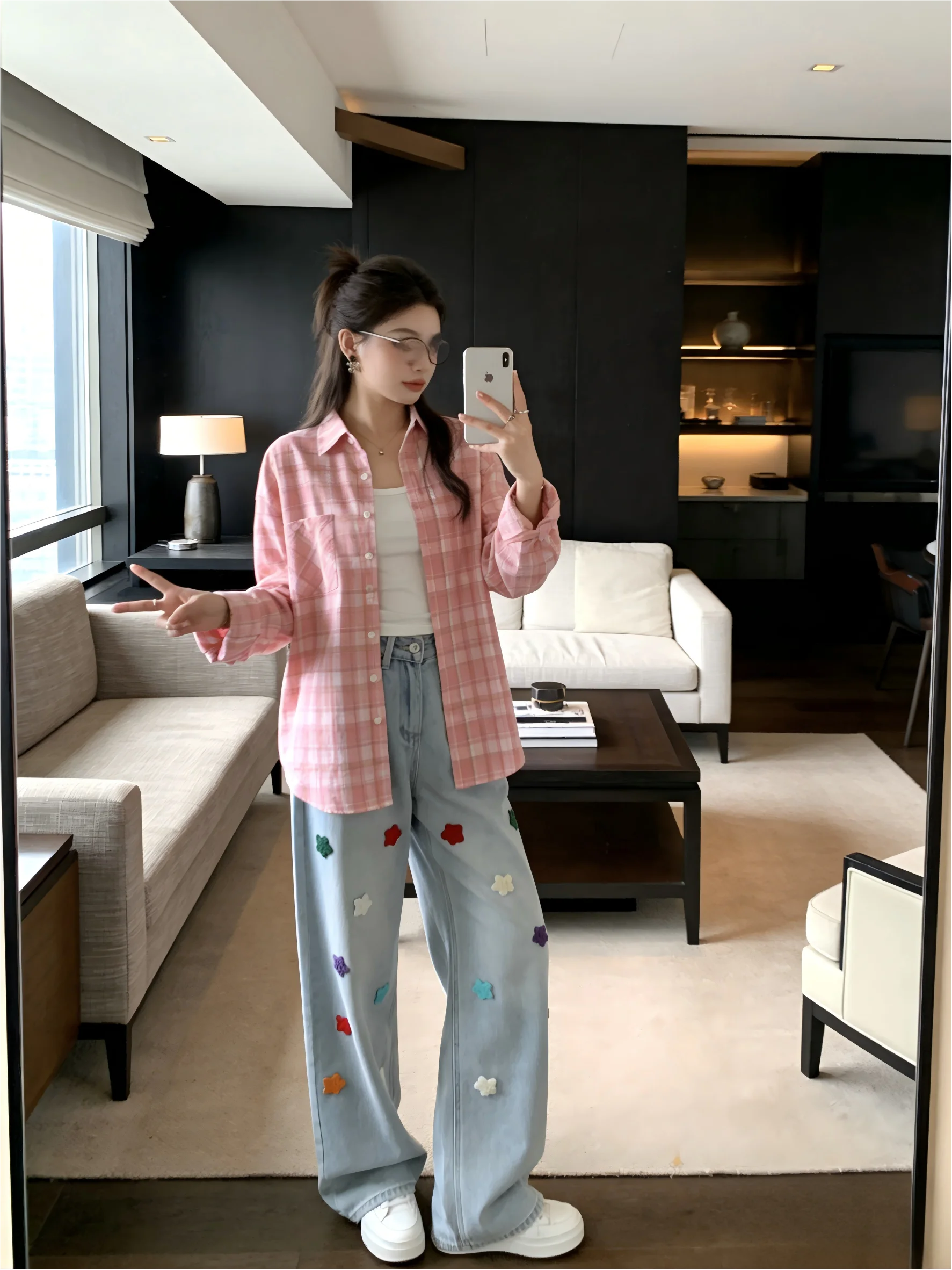 

High Waist Loose Fit Embroidered Patch Long Pants Floor Length Spring Faionable Slimming Age-Defng Casual Denim Jeans